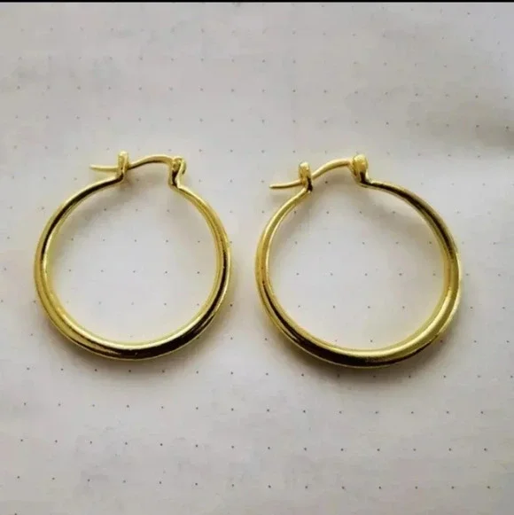 Women Fashin 18K Gold Plated Hoop Earrings..hypoallergenic. NWT - Picture 2 of 3